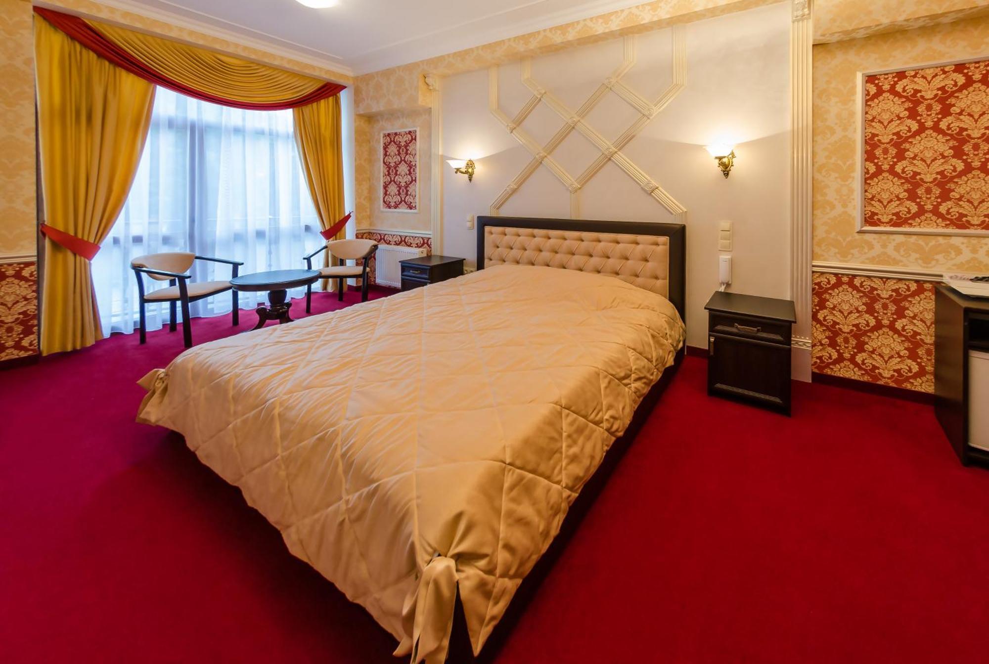 Franz Hotel&Restaurant Ivano-Frankivsk Extérieur photo