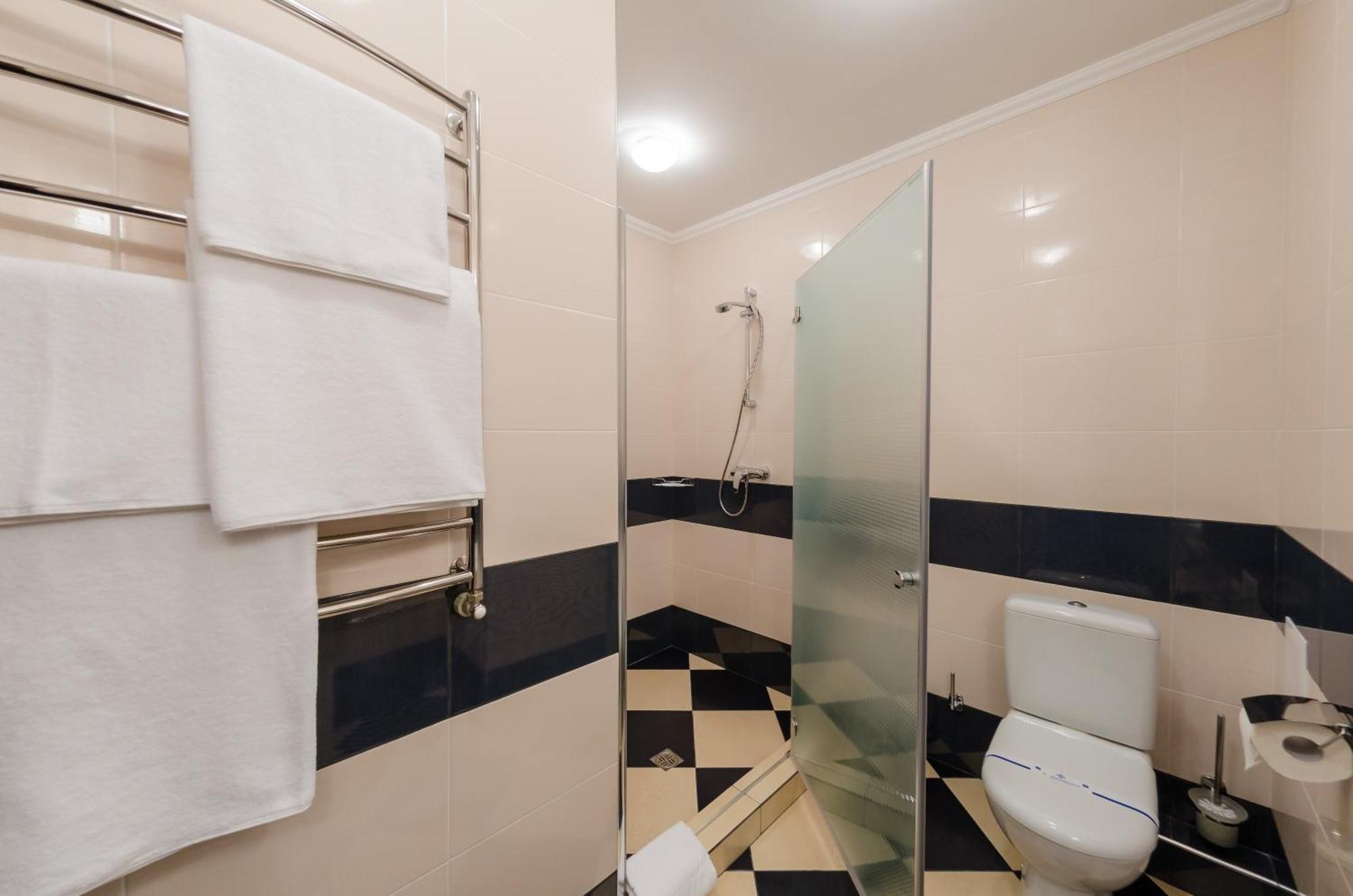 Franz Hotel&Restaurant Ivano-Frankivsk Extérieur photo