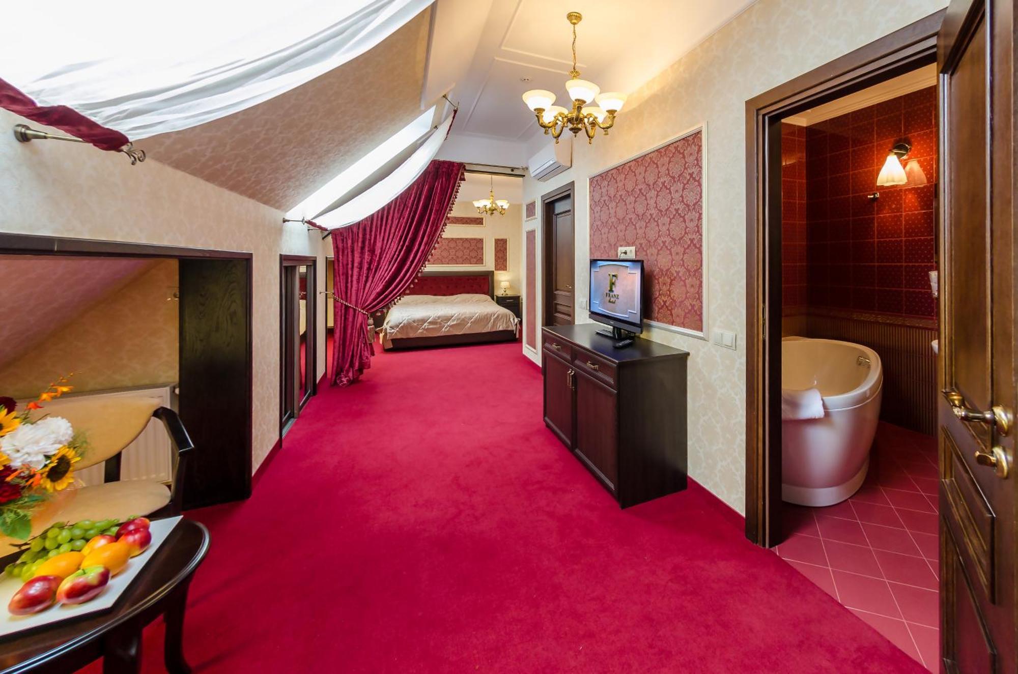 Franz Hotel&Restaurant Ivano-Frankivsk Extérieur photo