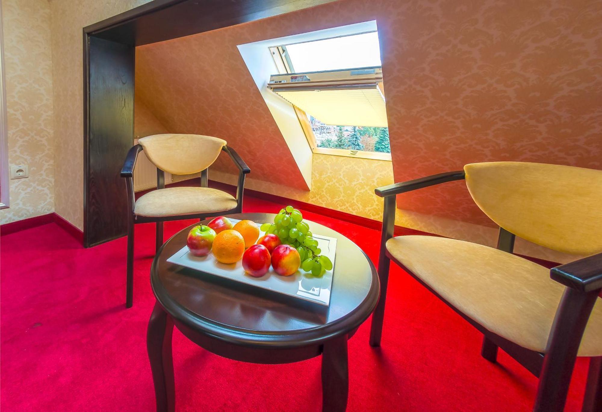Franz Hotel&Restaurant Ivano-Frankivsk Extérieur photo